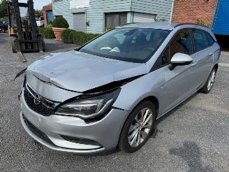 Coche accidentado Opel Astra K 2017/9