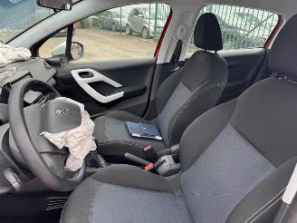 Peugeot 208  picture 19