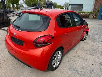 Peugeot 208  picture 5