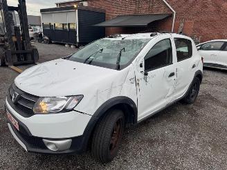 uszkodzony samochody osobowe Dacia Sandero  2015/5