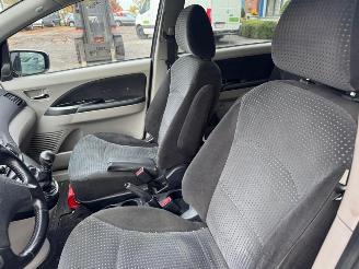 Mitsubishi Grandis  picture 17