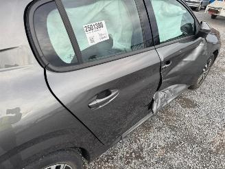 Peugeot 208  picture 11