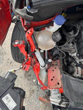 Peugeot 208  picture 16