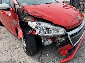 Peugeot 208  picture 12