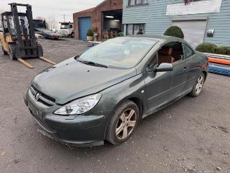 krockskadad bil auto Peugeot 307 CC 2004/4