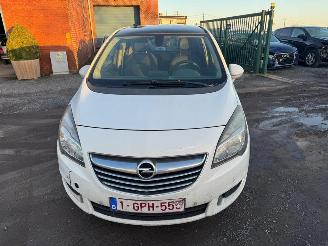 Vaurioauto  passenger cars Opel Meriva B 2014/3