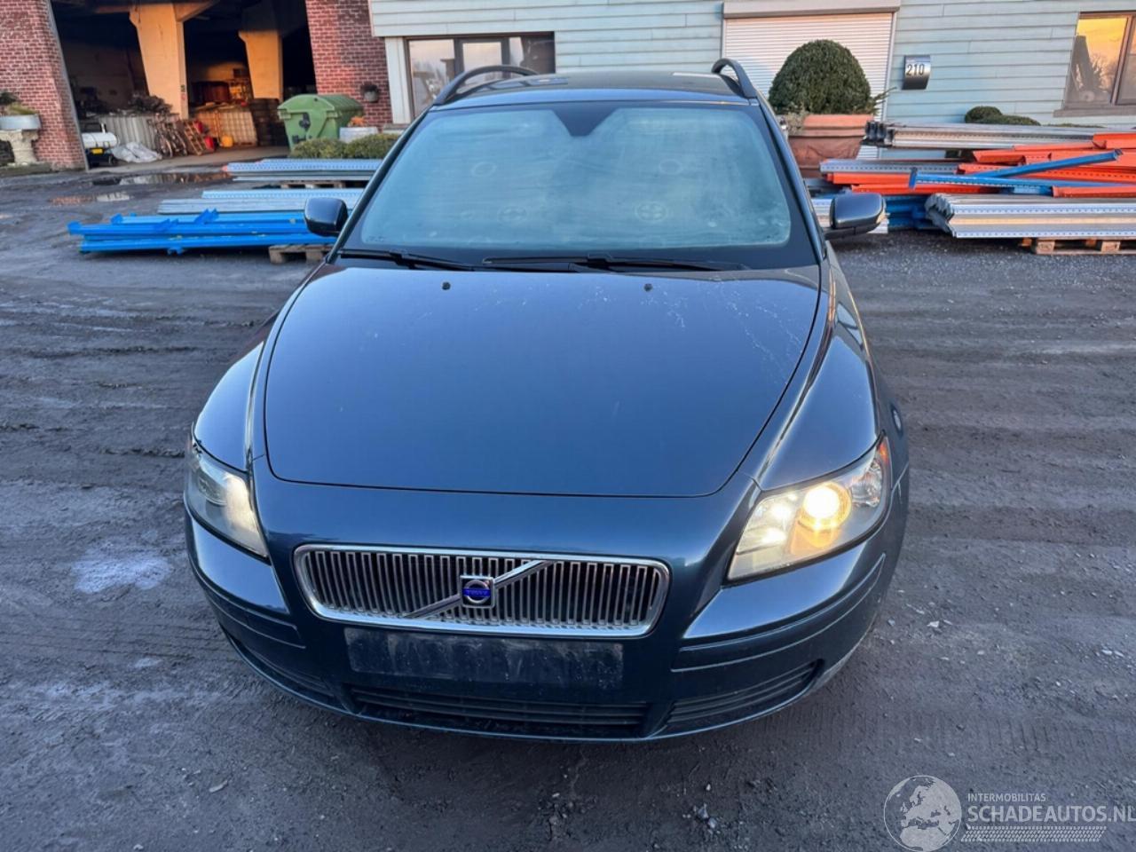 Volvo V-50 