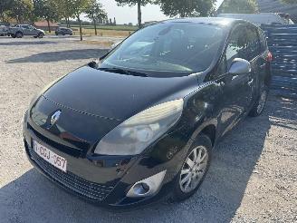 skadebil auto Renault Scenic  2011/4