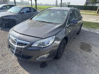 Vaurioauto  passenger cars Opel Astra  2011/12