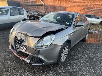 Damaged car Alfa Romeo Giulietta  2014/11