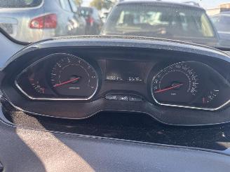 Peugeot 208  picture 11