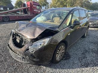 Schadeauto Opel Zafira  2016/5