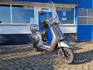 Capri  LOOK A LIKE VESPA picture 1