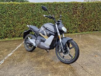 krockskadad bil bromfiets Super Soco  STREET HUNTER 45KM 2023/1