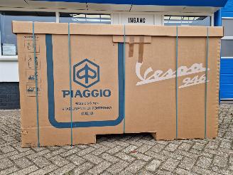 krockskadad bil bromfiets Vespa  946 ORIGINEEL NL 2026/12