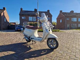 Schade scooter Vespa  VESPA C38 LX 2TAKT 1E EIGENAAR 2007/9