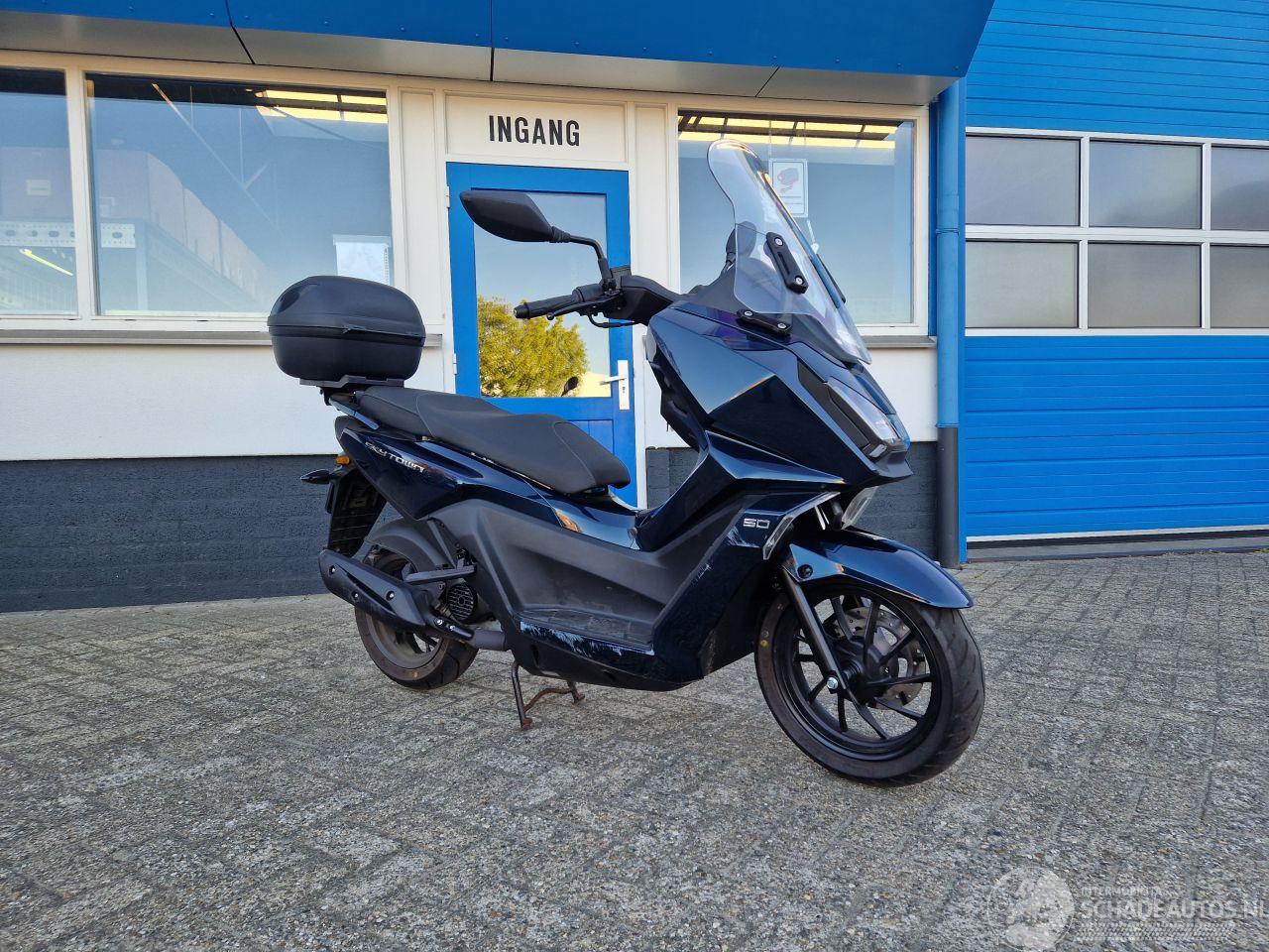 Kymco  SKY TOWN