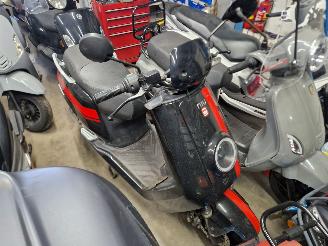 NIU  5X NIU SCOOTER picture 3