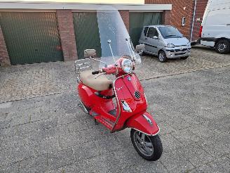 skadebil bromfiets Vespa  LX 50 2010/8