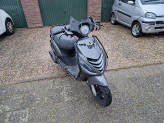 skadebil auto Piaggio Duster ZIP BROM 2014/12