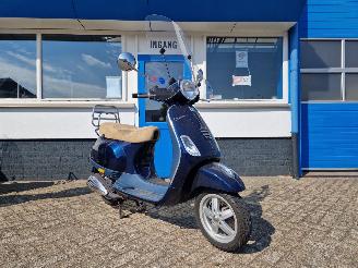 krockskadad bil bromfiets Vespa  LX 50 LAGE KM STAND , NETTE SCOOTER 2012/8