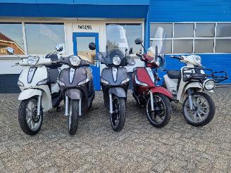 skadebil bromfiets Piaggio  5X PIAGGIO LIBERTY I-GET 2026/8