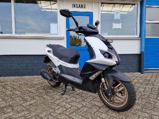 Unfall Kfz Roller Peugeot  SPEEDFIGHT IV 2015/12