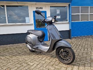 Voiture accidenté Vespa  SPRINT 2015/4