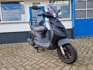 begagnad bil auto Piaggio B-klasse ZIP 45KM I-GET e5 2023/5