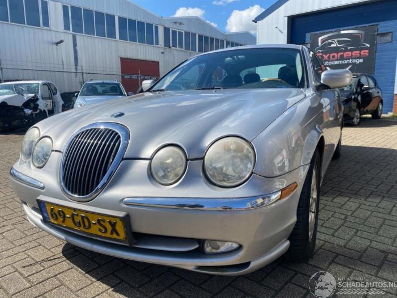 Jaguar S-type 