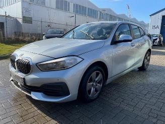 krockskadad bil auto BMW 1-serie 1 serie (F40), Hatchback, 2019 118i 1.5 TwinPower 12V 2020