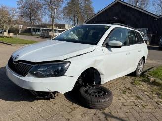 Coche siniestrado Skoda Fabia Fabia III Combi (NJ5), Combi 5-drs, 2014 / 2022 1.2 TSI 16V Greentech 2017