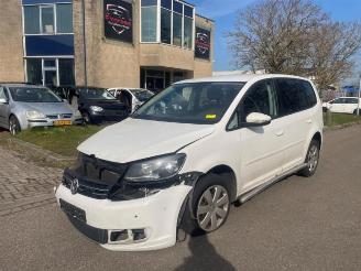 krockskadad bil auto Volkswagen Touran Touran (1T3), MPV, 2010 / 2015 2.0 TDI 16V 140 2013/4