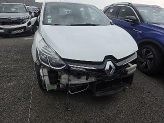 skadebil auto Renault Clio dci 90 2015/12