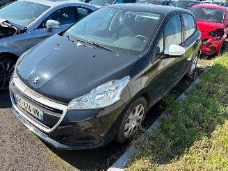 Peugeot 208  picture 2