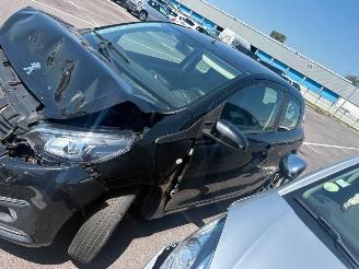 Peugeot 108  picture 2