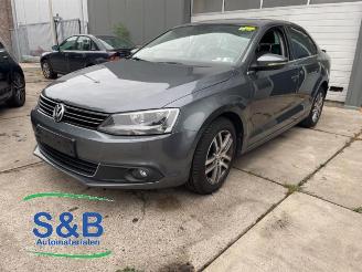 krockskadad bil auto Volkswagen Jetta Jetta IV (162/16A), Sedan, 2010 / 2017 1.6 TDI 16V 2013/3