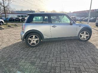 Mini One 1.6 16V One Hatchback  Benzine 1.598cc 66kW (90pk) FWD picture 18