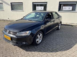 Vaurioauto  passenger cars Volkswagen Jetta 1.2 TSI Sedan 4Dr Benzine 1.197cc 77kW (105pk) FWD 2011/4