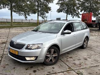 Voiture accidenté Skoda Octavia 1.6 TDI Greenline 16V Combi/o 4Dr Diesel 1.598cc 81kW (110pk) FWD 2013-05/2020-07  CRKB 2014/5
