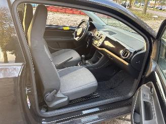 Volkswagen Up! 1.0 12V 60 Hatchback  Benzine 999cc 44kW (60pk) FWD 2011-08/2020-08  CHYA picture 18