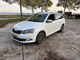 Vaurioauto  passenger cars Skoda Fabia 1.0 TSI 12V Combi/o 4Dr Benzine 999cc 70kW (95pk) FWD 2014-08/2022-12  CHZB 2017/7