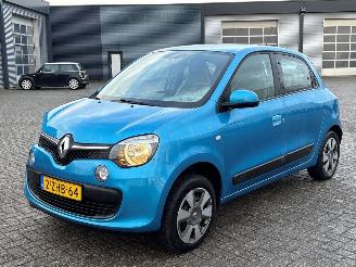 Damaged car Renault Twingo 1.0 SCe 70 12V Hatchback 4Dr Benzine 999cc 52kW (71pk) RWD 2014-09 (AHB0; AHB1; AHB3; AHB4; AH0BE2M7) H4D400; H4DA4 2015/1