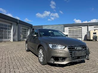 krockskadad bil auto Audi A3 1.4 TFSI 16V Hatchback 2Dr Benzine 1.395cc 90kW (122pk) FWD 2012-04/2014-05 (8V1; 8VK) CMBA 2013/5