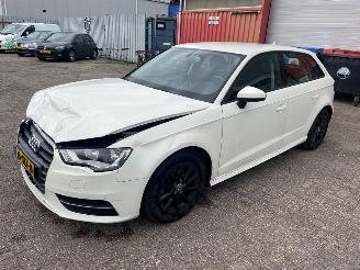 škoda osobní automobily Audi A3 1.6 TDI Ultra 16V Hatchback 4Dr Diesel 1.598cc 81kW (110pk) FWD 2013-09/2015-04 (8VA; 8VF) CRKB 2013/11