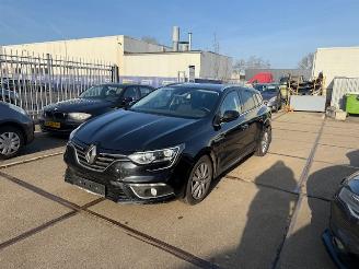 krockskadad bil auto Renault Mégane IV GrandTour GT-LINE Bose Edition Automaat 2017/3