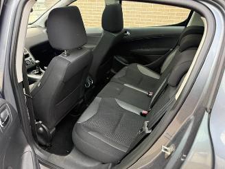 Peugeot 308 1.6 VTi Premiere picture 8