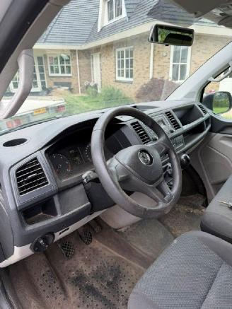 Volkswagen Transporter 2.0 TDI L2H1 DC picture 12