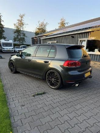 damaged passenger cars Volkswagen Golf 2.0 GTI 211 PK 2010/2