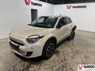 Schadeauto Fiat 600  2025/4